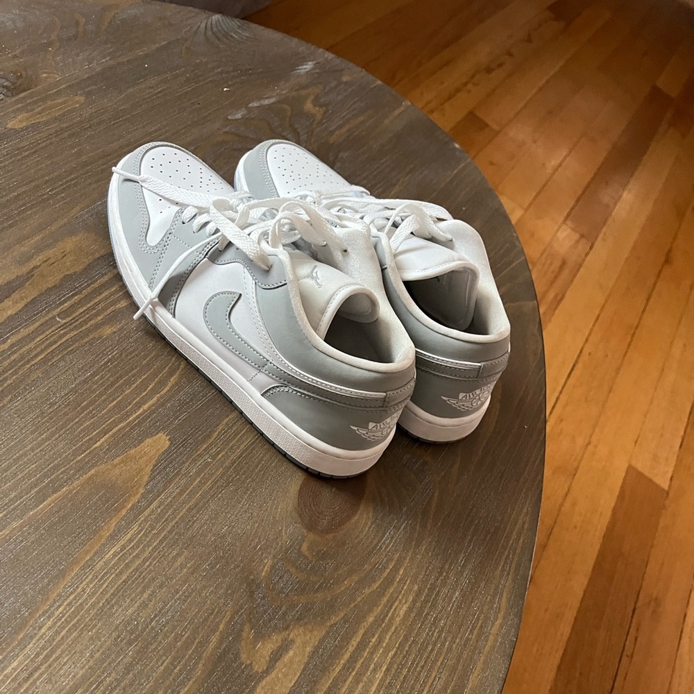 Women’s Jordan 1 Low ‘White Wolf Grey’ - Picture 2 of 3